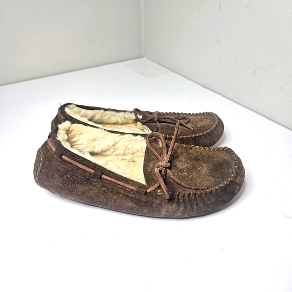 UGG Dakota Slippers Moccasins Brown Suede Leather Sheepskin Fur Lined 7 - Picture 1 of 6